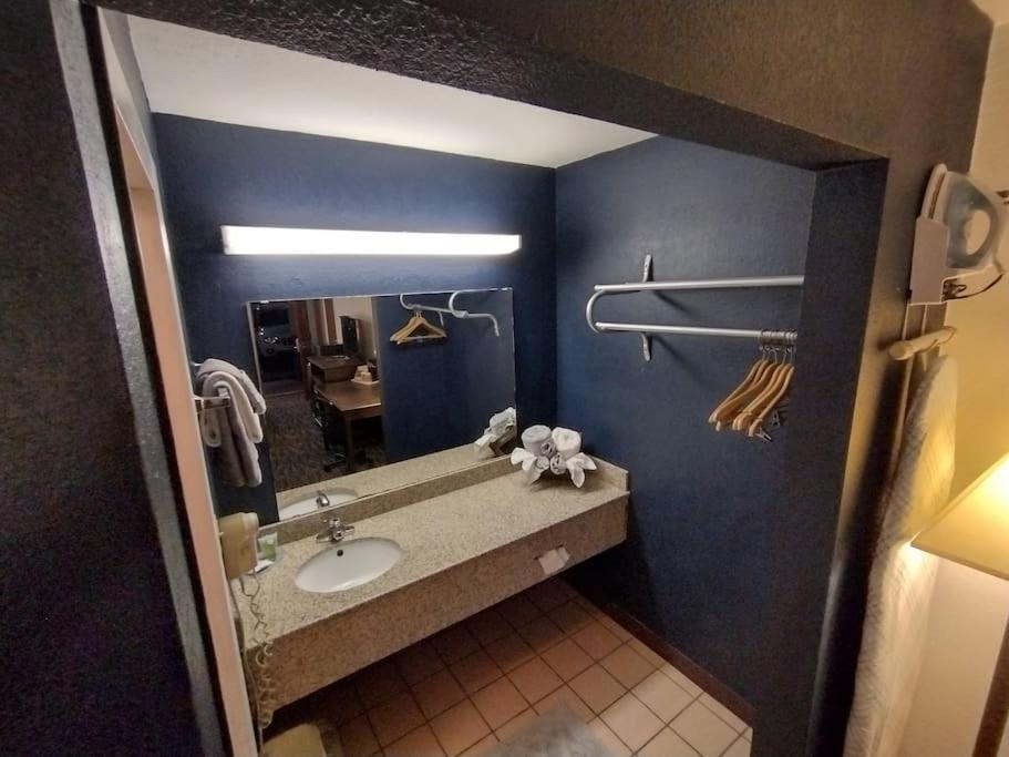 Hotel 2 Queen Beds Hotel Room 126 Wi-Fi Booking Stillwater Exterior photo
